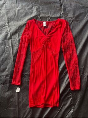 Misope Red Lace Long-Sleeve V-Neck Dress